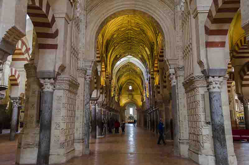 Córdoba 038 - Mezquita Catedral - interior.jpg